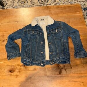 Euc old navy jean jacket with Sherpa lining and collar